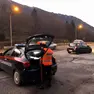Una pattuglia dei carabinieri durante un posto di blocco