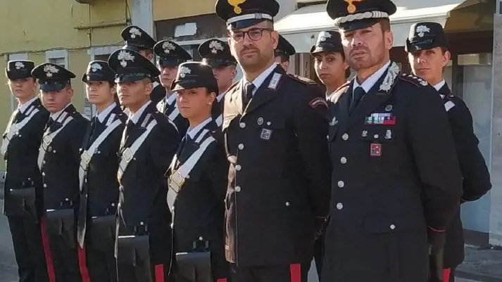 I giovani carabinieri in piazza Battisti con i vertici provinciali