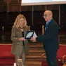 La consegna del premio a Francesca Russo da parte di Andrea Ferrero, vicepresidente del Cicap. Foto Angenzia Bianchi