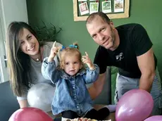 La piccola Ludovica, morta a due anni, con i genitori Renzo Nessenzia e Martina Feltrin