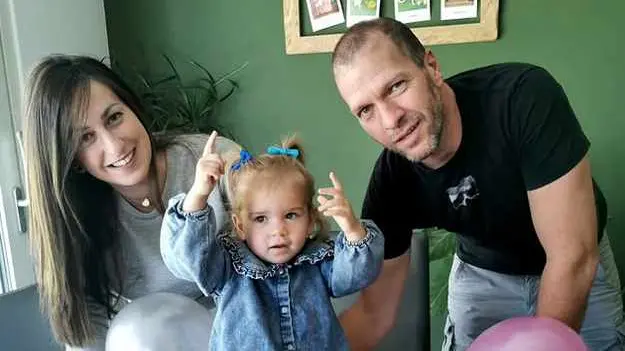 La piccola Ludovica con mamma e papà