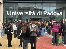Gli studenti all'uscita dall'esame