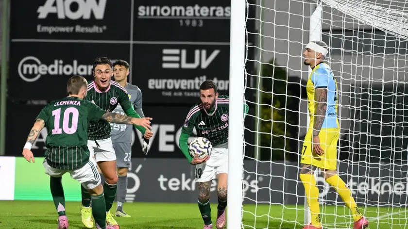 Mignanelli dopo il primo gol della Dolomiti Bellunesi (foto De Zanet)