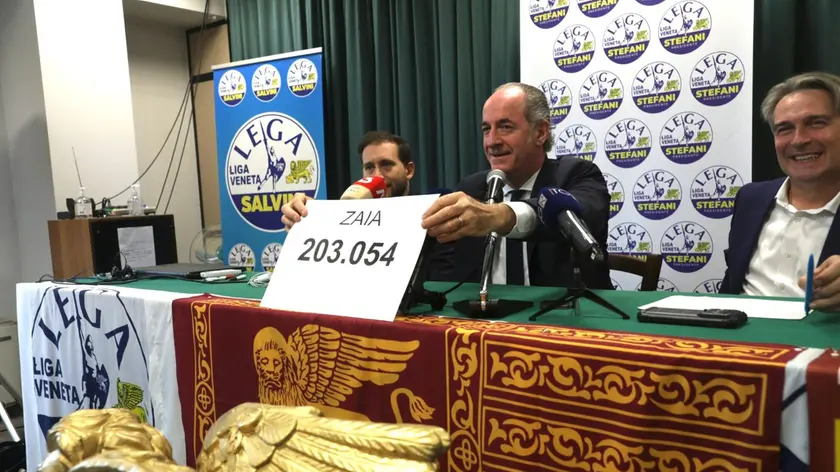 Zaia come ai tempi delle conferenze del Covid: al K3 mostra la "tabella" con le sue preferenze