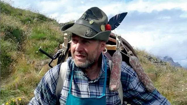 Massimo Crepaz con il cappello da alpino