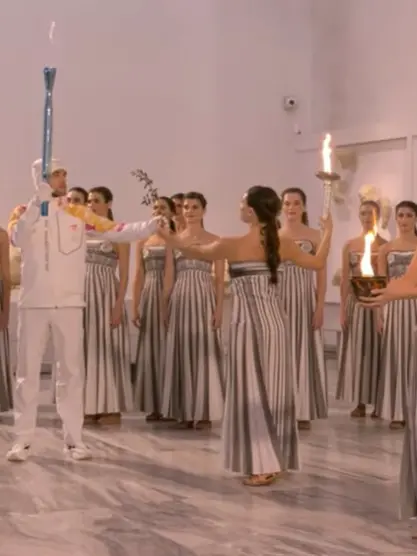 L'accensione della fiamma olimpica di Milano-Cortina