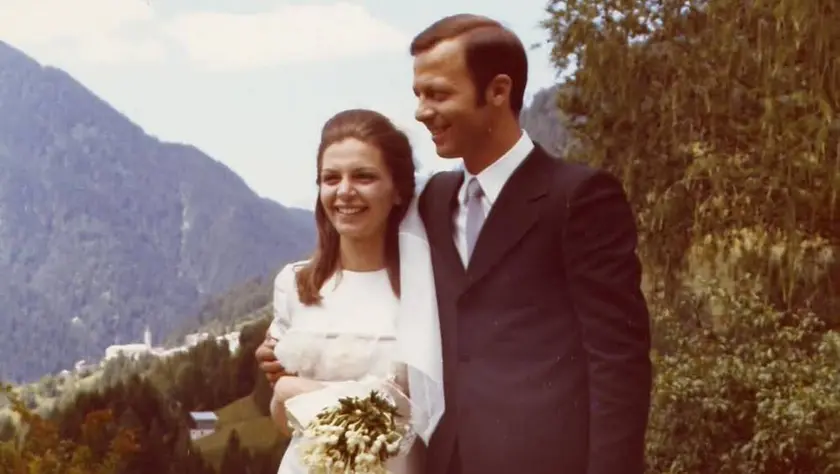 1970, il matrimonio tra il medico marchigiano Roberto Piccioli e la cadorina Marzia Agnoli