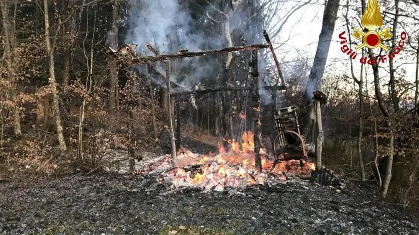Cesiomaggiore - Baracca a fuoco a Morzanch