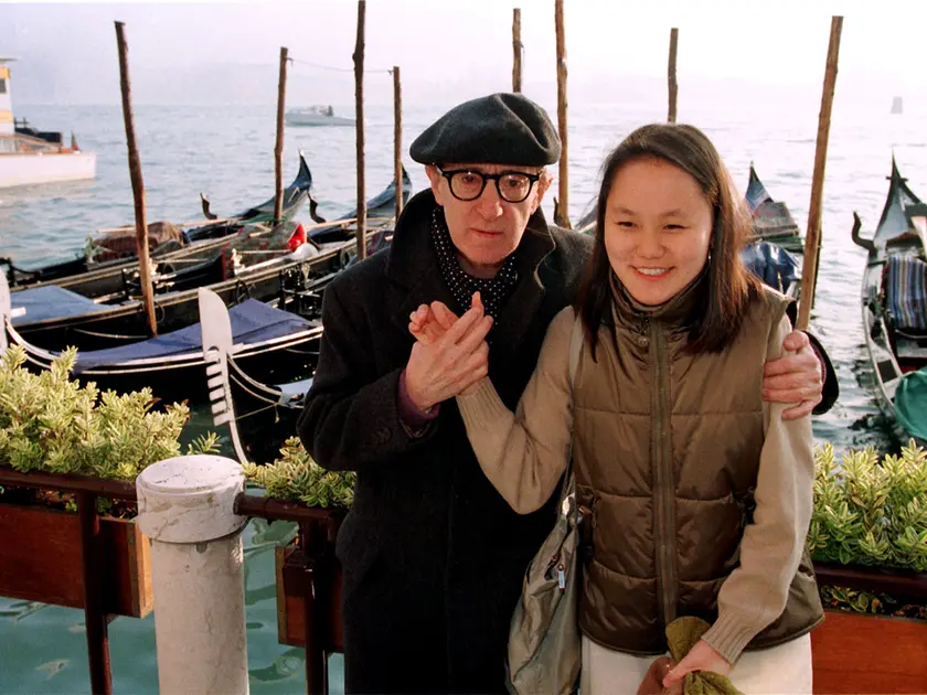Il regista americano Woody Allen e la moglie Soon Yi