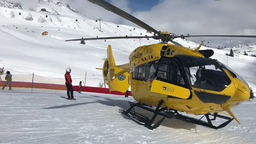 L'elicottero del Suem in pista