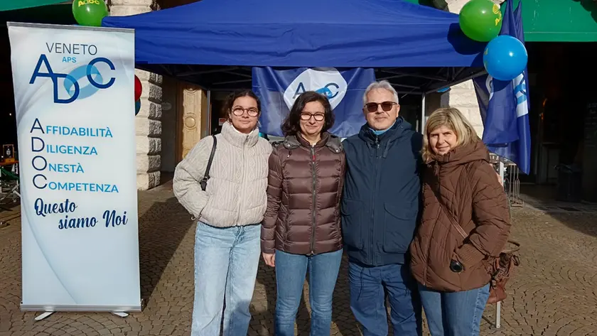 L'Adoc in piazza a Belluno con un banchetto informativo