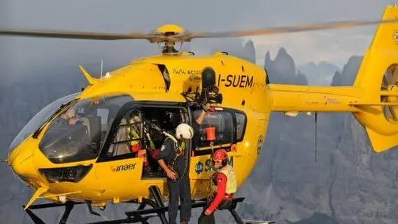 Un intervento di soccorso da parte dell'elicottero del Suem 118