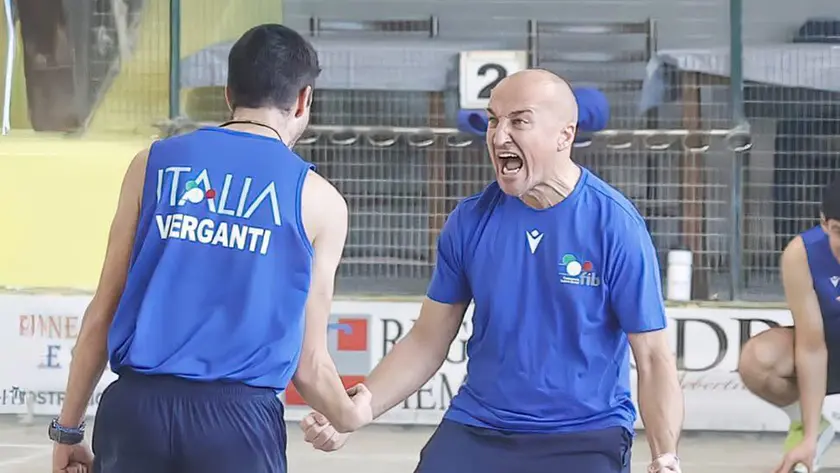 La grinta del vice allenatore azzurro Renato Salvador