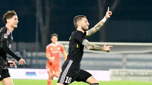 Luca Clemenza dopo il grandissimo gol di tacco (Foto Beppe De Zanet)