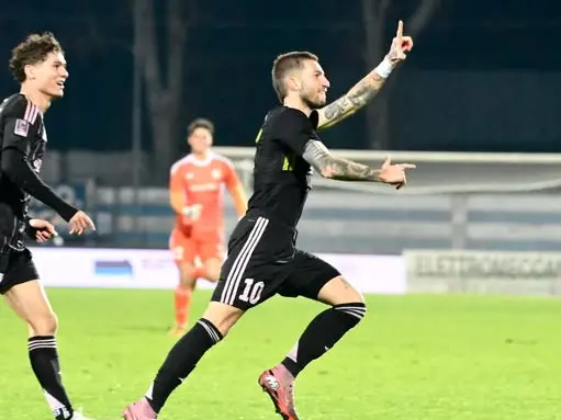 Luca Clemenza dopo il grandissimo gol di tacco (Foto Beppe De Zanet)