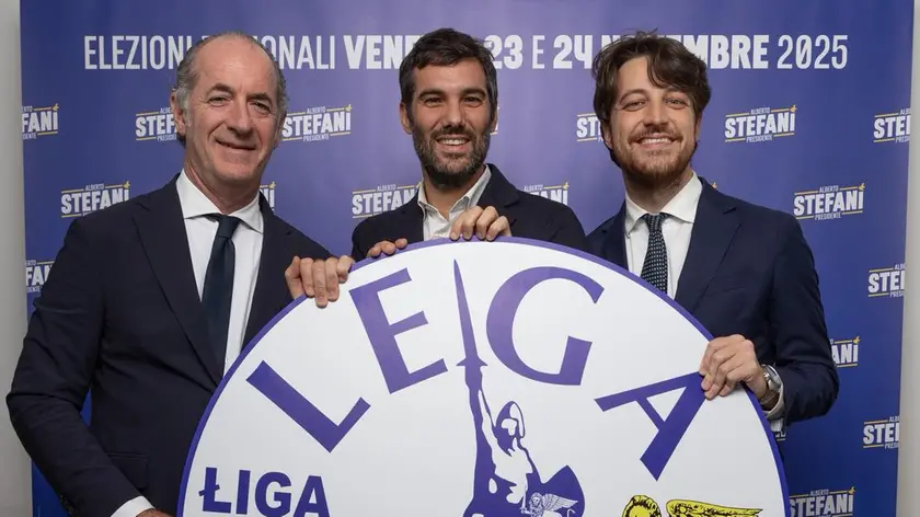 Da sinistra, Luca Zaia, Andrea Tomaello e il presidente Alberto Stefani
