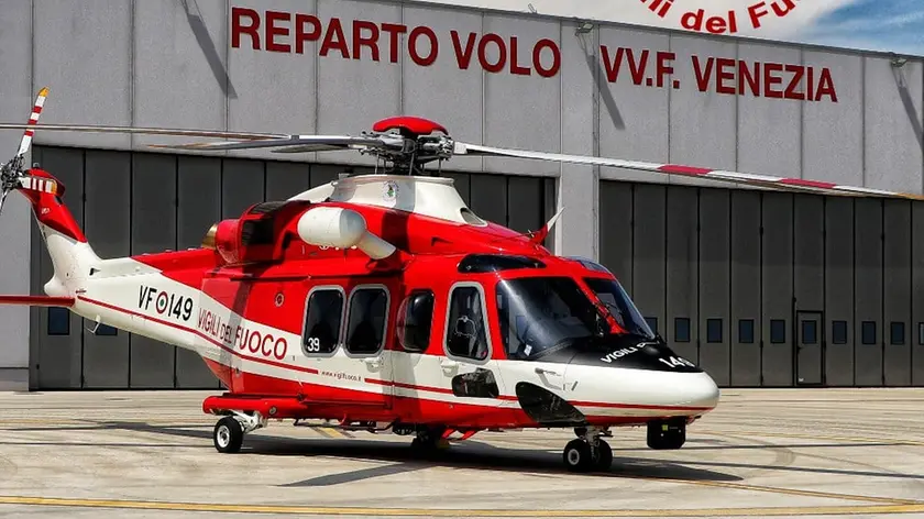 L'elicottero Drago dei vigili del fuoco di Venezia
