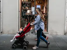 Una giovane donna è stata licenziata dopo aver comunicato di essere incinta