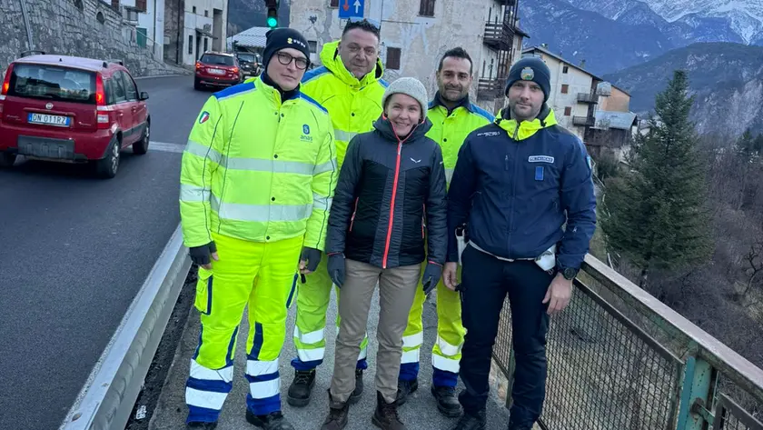 Marianna Hofer con i movieri impegnati a Valle di Cadore