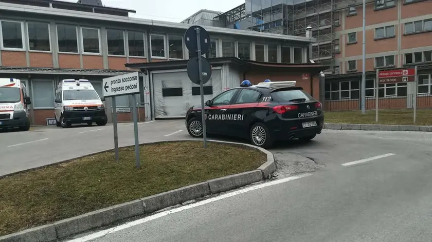 I carabinieri al pronto soccorso dell'ospedale di Belluno