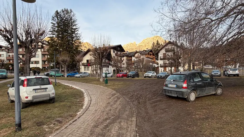Caos parcheggi a Cortina durante il ponte dell'Immacolata