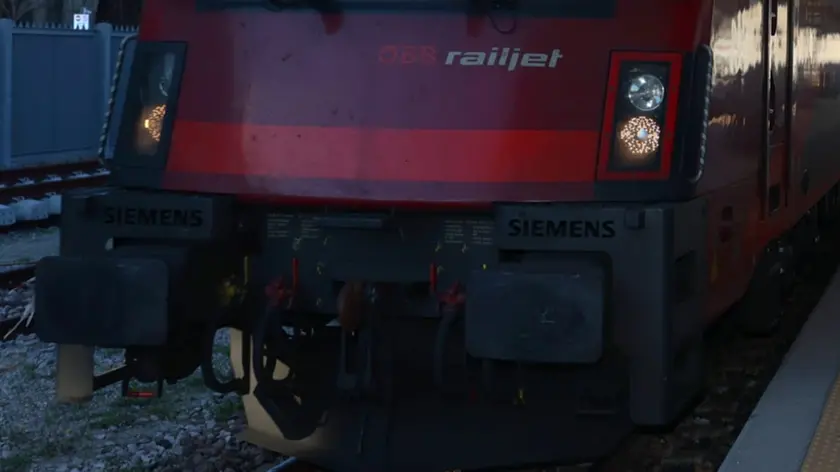 Donna investita sui binari a Padova