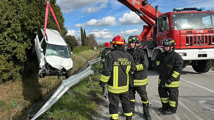 Il recupero di un'auto dopo un incidente stradale