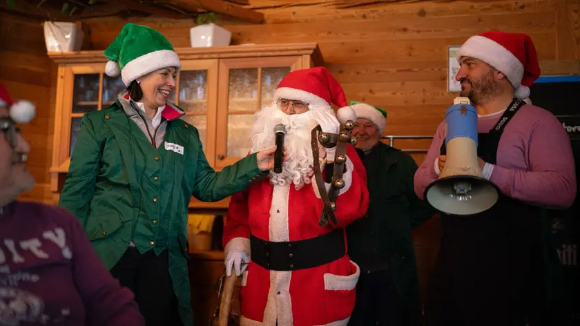 Festa con Babbo Natale durante Natale per tutti ai Piani di Pezzè di Alleghe