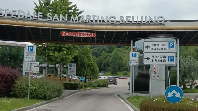 L'esterno dell'ospedale San Martino