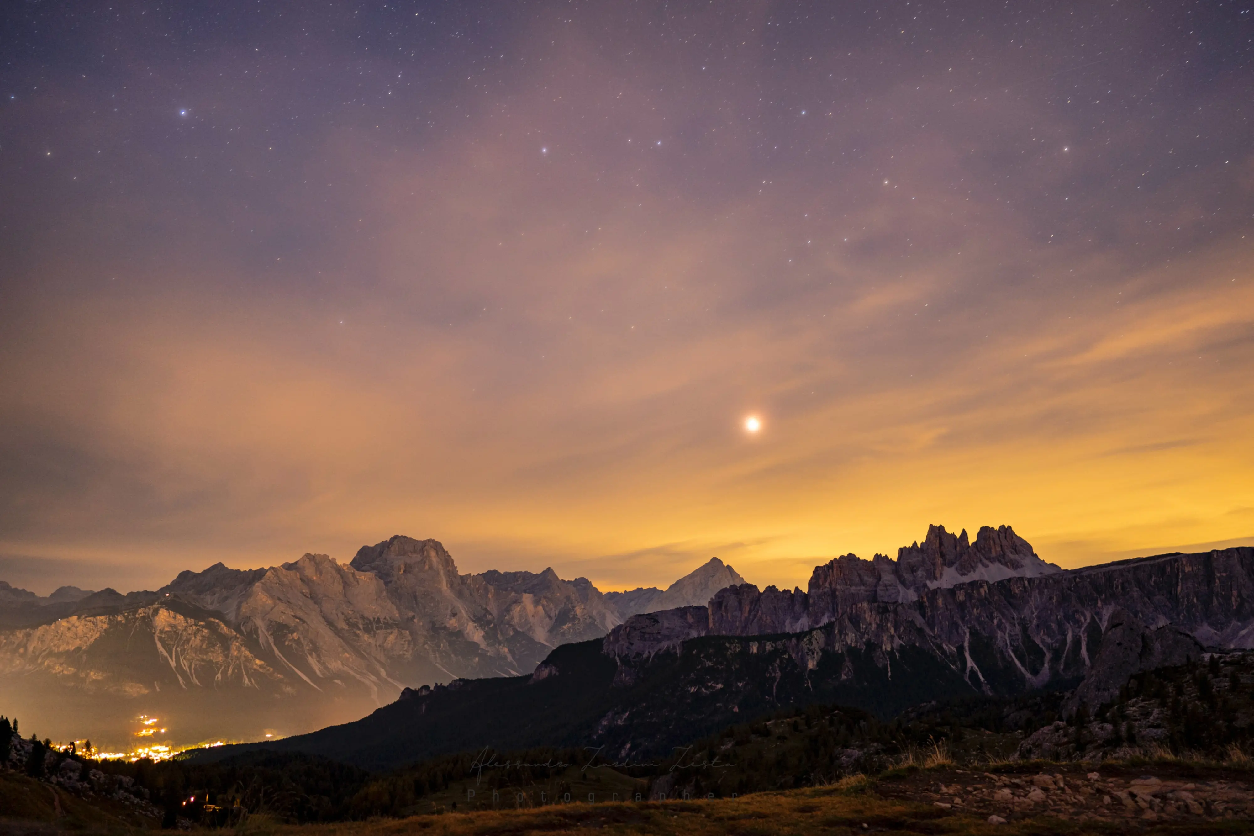Dodici scatti, uno per ciascun mese, selezionati tra gli oltre 2700 che hanno partecipato al concorso indetto dal nostro giornale con Nord Est Multimedia e la Regione Veneto. Ecco come è andata: il calendario sarà in omaggio gratuito con il Corriere delle Alpi solo martedì 23 dicembre