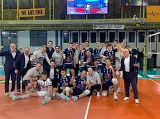 Il Belluno Volley festeggia dopo la vittoria a Mirandola