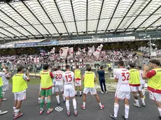 La squadra del Padova sotto la curva