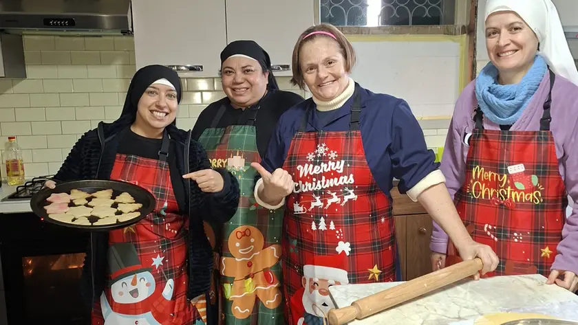 Le suore durante i preparativi