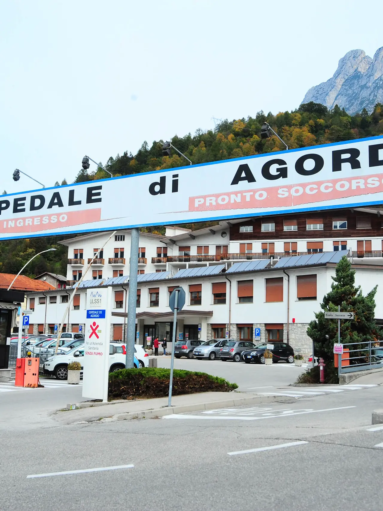 L'ospedale di Agordo dove la donna si era recata per farsi visitare