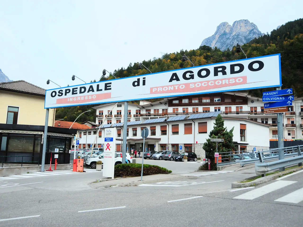 L'ospedale di Agordo dove la donna si era recata per farsi visitare