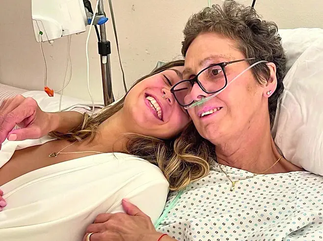 Sara accanto alla sua mamma Federica nel giorno del matrimonio