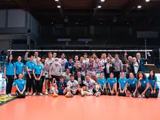 Foto di gruppo del Belluno Volley dopo la vittoria sul Savigliano