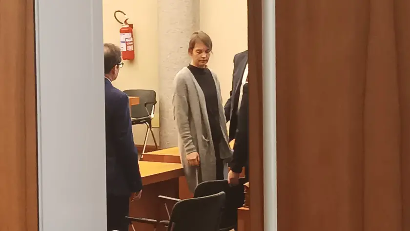 Angelika Hutter nell’aula del tribunale durante il processo