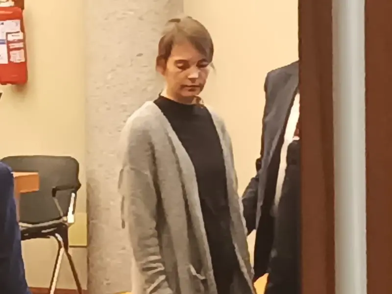 Angelika Hutter nell’aula del tribunale durante il processo