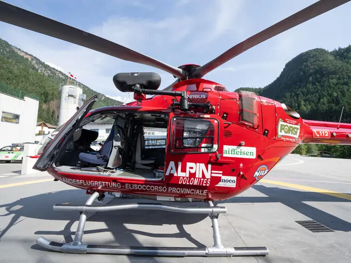 L'elicottero dell'Aiut Alpin Dolomites
