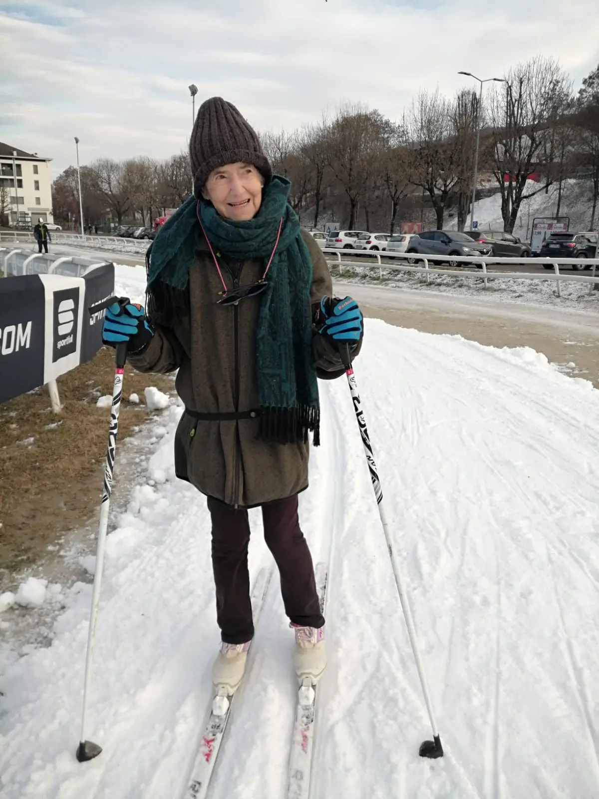 La signora Candida, 90 anni, sugli sci stretti a Pra' del Moro