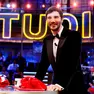 Stefano De Martino durante il programma televisivo della Rai, Affari Tuoi speciale Lotteria Italia
