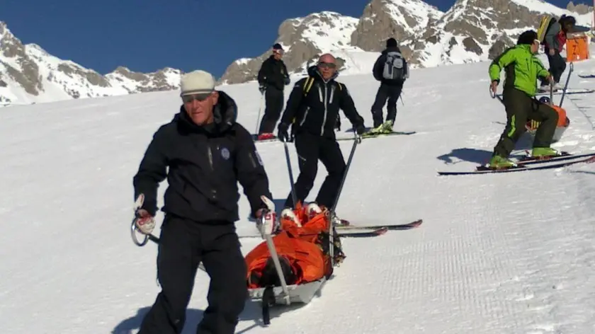 Un soccorso sulle piste da sci