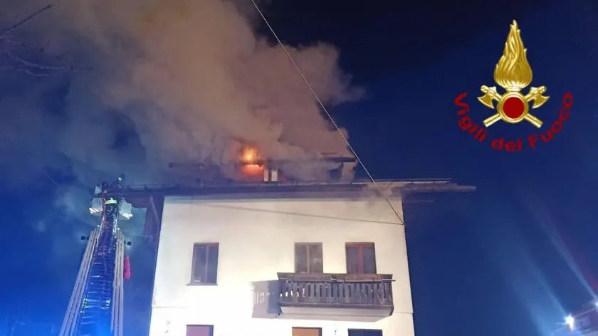 L'incendio scoppiato a Val di Zoldo
