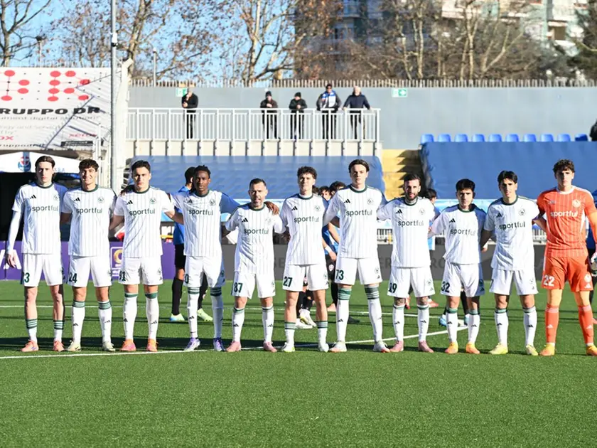 La Dolomiti Bellunesi schierata ieri a Novara (Foto De Zanet)