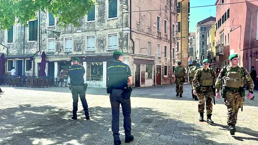 Il ghetto di Venezia presidiato da militari armati