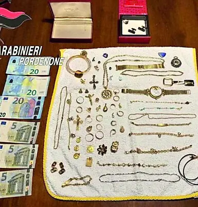 Soldi e preziosi erano già preparati per la consegna