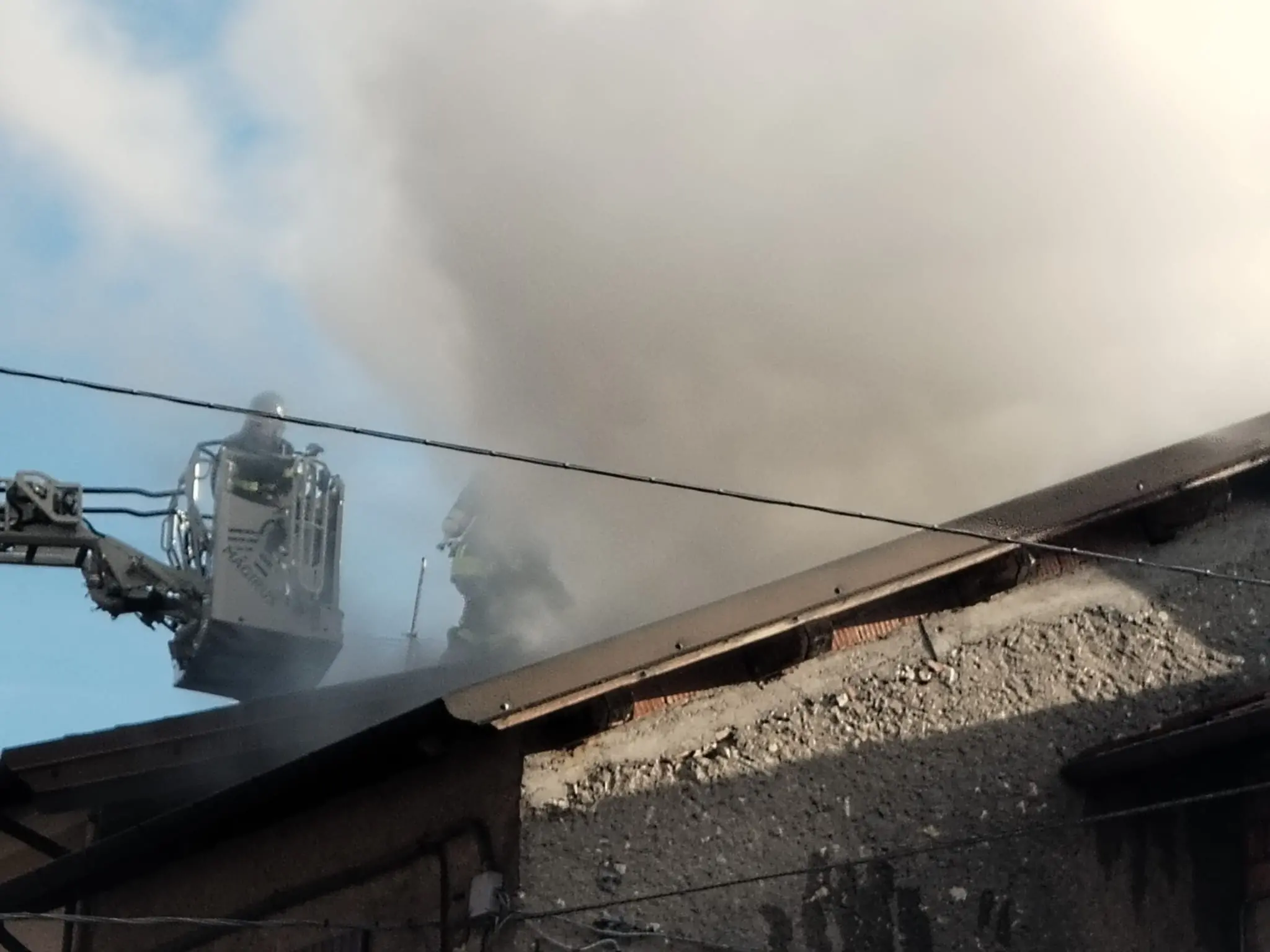 Vigili del fuoco in azione a Mugnai