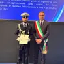 Uno degli agenti di Polizia locale premiati dal sindaco di Treviso Mario Conte