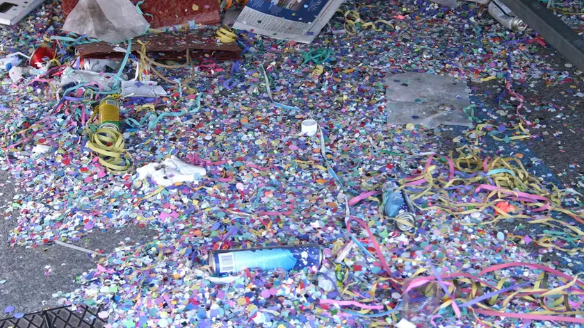 Coriandoli e stelle filanti: a Venezia c'è lo stop